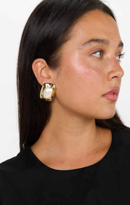 Petit Moments Giovana Earrings ~ Pearl/Gold